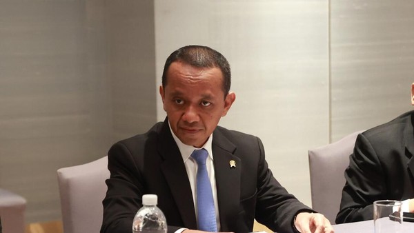 Bahlil Tepis Hasto soal Kabinet: Kami Nyaman Aja, Mungkin Bu Risma Kali!