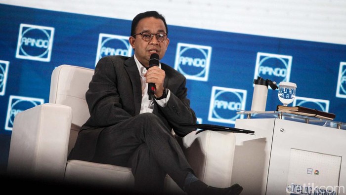 Anies Sebut Atasi Kemiskinan Bukan dengan Bagi-bagi Bansos, Ini Caranya