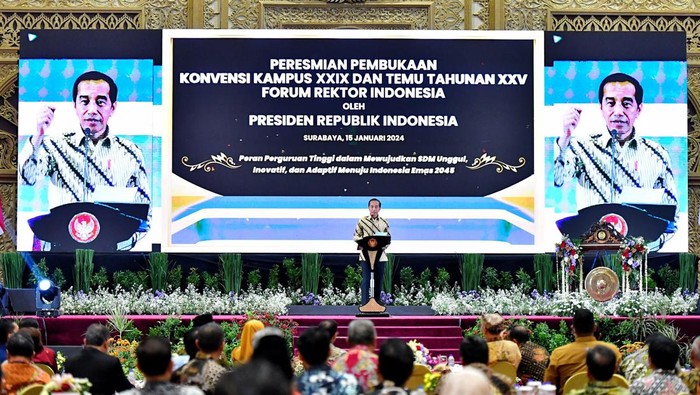 Jokowi Sebut Rasio Lulusan S2-S3 di Indonesia Lebih Rendah dari Malaysia dan Vietnam