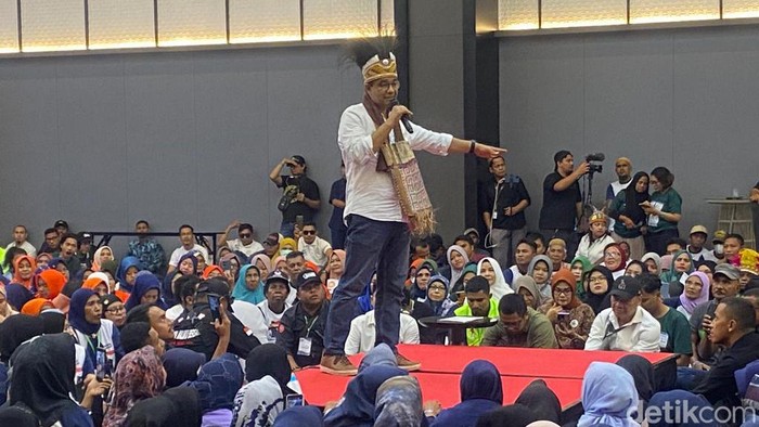 Anies Janji Bangun Stadion Standar FIFA-Rumah Sakit Kelas A di Papua