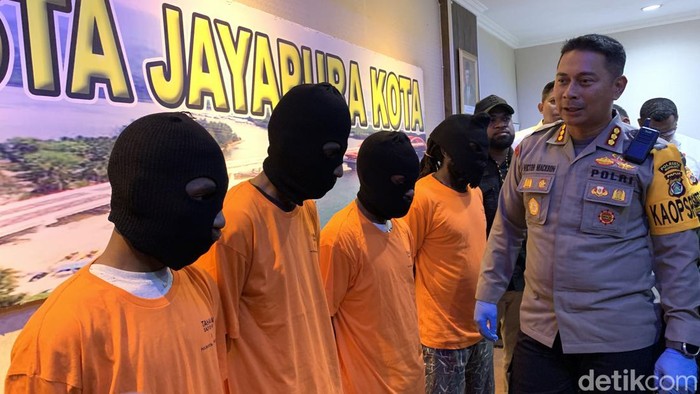 polisi-tangkap-4-perusuh-saat-arak-arakan-jenazah-lukas-enembe