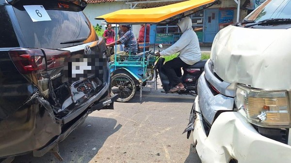 Rombongan AMIN Kecelakaan Beruntun di Sumenep, Jubir: Pak Anies Sehat