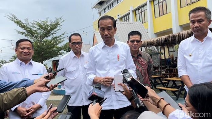 Jokowi Perintahkan Guyur Beras ke Ritel-Pasar dalam Ukuran 5 Kg