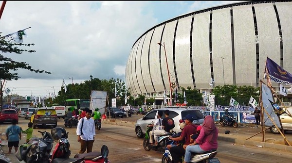 Cerita Pendukung AMIN Keluhkan Akses Pulang dari JIS