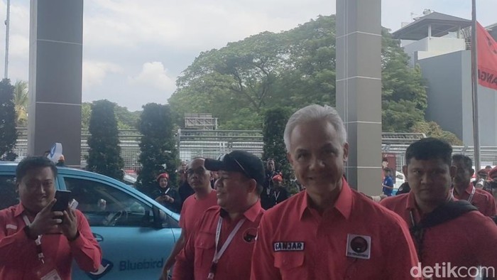 Kompak Berseragam PDIP, Ganjar-Ahok Hadiri Rakernas di Ancol Jakut