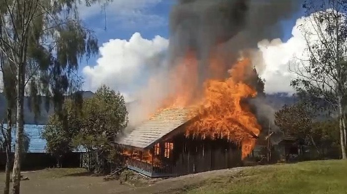 OPM Bakar Sekolah di Pegunungan Bintang Papua, TNI Kejar Pelaku