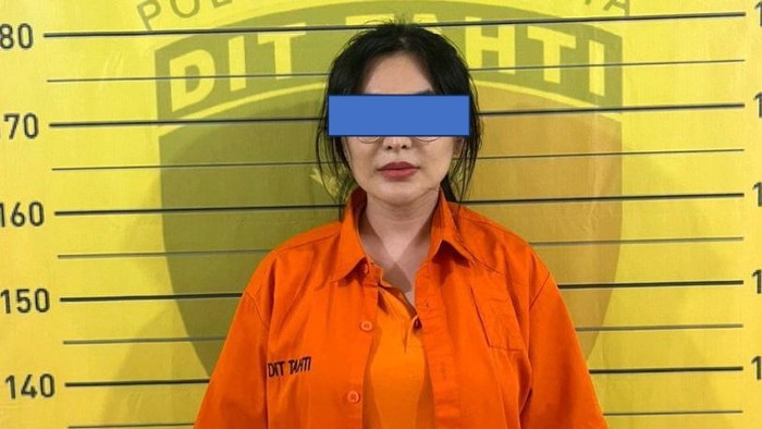 Potret Angela Lee Tersangka Penipuan Tas Mewah Kini Berbaju Tahanan