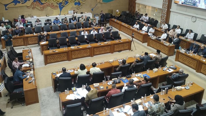 Rapat DPR Setujui Putusan MK soal Usung Cagub Cuma Berlaku ke Parpol Non-DPRD