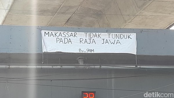 Spanduk 'Makassar Tidak Tunduk Pada Raja Jawa' Muncul di Fly Over Pettarani
