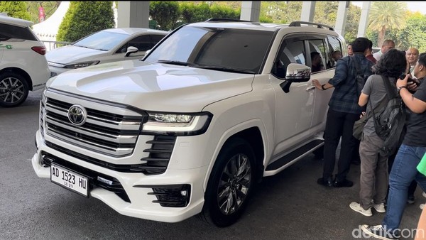 Harga Toyota Land Cruiser yang Dikendarai Gibran Rp 2,5 M, Ini Spesifikasinya