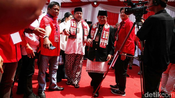 Foto: Ada Ahok di Tengah Pendaftaran Pramono-Rano di Pilgub Jakarta