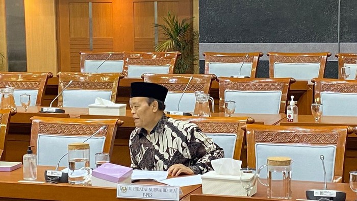 9,48 Juta Kelas Menengah Turun Kasta, HNW Minta Perluas Perlinsos