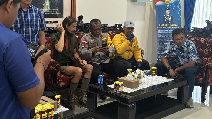 prabowo-monitor-langsung-pembebasan-pilot-susi-air-dari-kkb