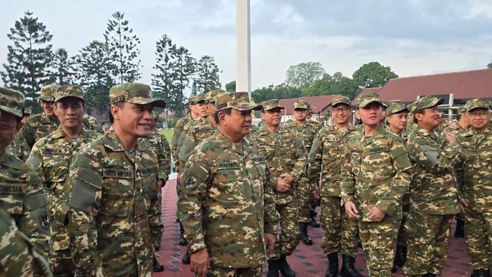 prabowo-ikut-olahraga-latihan-baris-di-magelang-tiba-lebih-dulu-di-lapangan