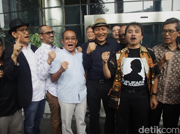 desak-dugaan-korupsi-terkait-keluarga-jokowi-diusut-abraham-samad-dkk-ke-kpk