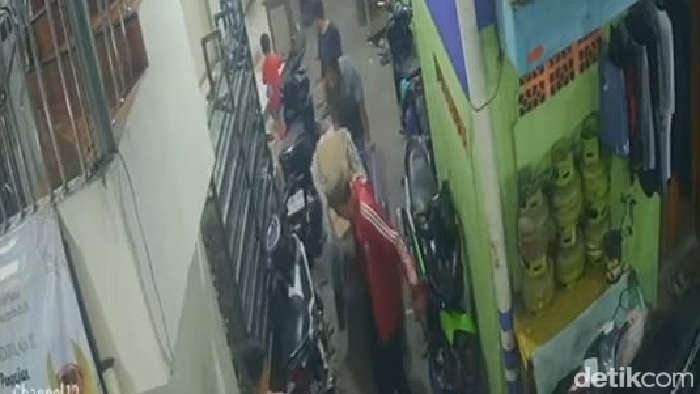 detik-detik-fauzan-dorong-jasad-mutilasi-pakai-gerobak-dikira-ikan