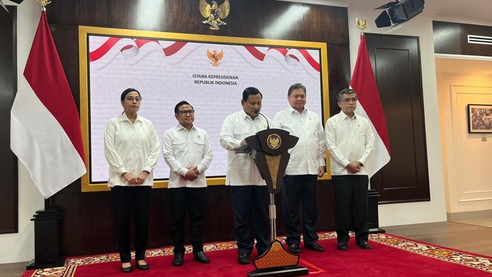 prabowo-umumkan-upah-minimum-2025-naik-65-persen