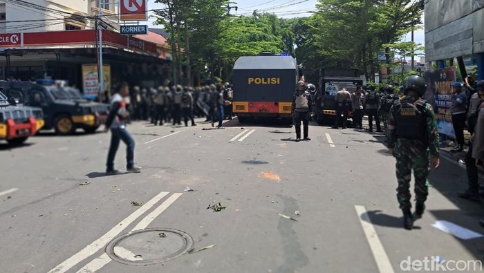 Polisi Makassar Tembak Mahasiswa Papua Yang Memperingati HUT Papua Merdeka
