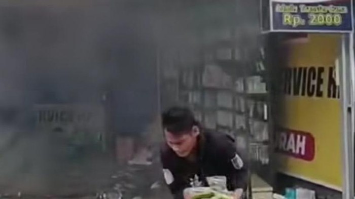 Viral Toko Ponsel di Medan Diduga Dijarah Warga Saat Kebakaran