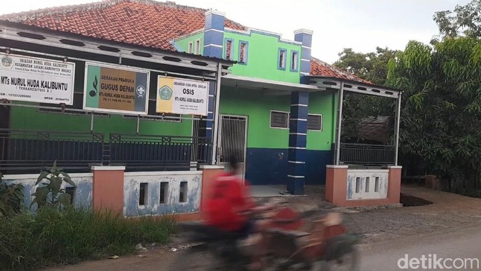 Viral Ibu Kantin MTS di Brebes Ngamuk-Buang Jajanan Siswa