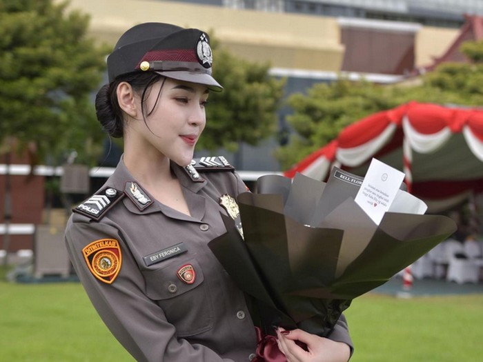 Viral Polwan Cantik bak Artis Korea, Perjuangan Jadi Ibu Tunggal