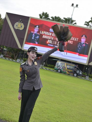 Viral Polwan Cantik bak Artis Korea, Perjuangan Jadi Ibu Tunggal