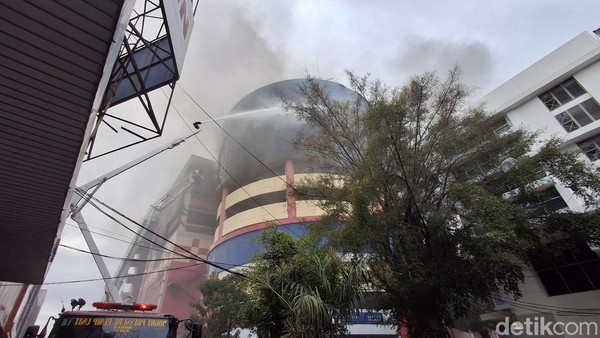 Suasana Terkini Glodok Plaza yang Kebakaran Semalam