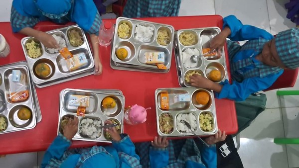Jeritan Ibu Kantin, Omzet Merosot 40% Gara-gara Ada Makan Gratis