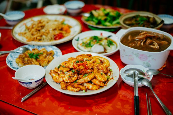 Apa Boleh Muslim Mengonsumsi Makanan Khas Imlek?