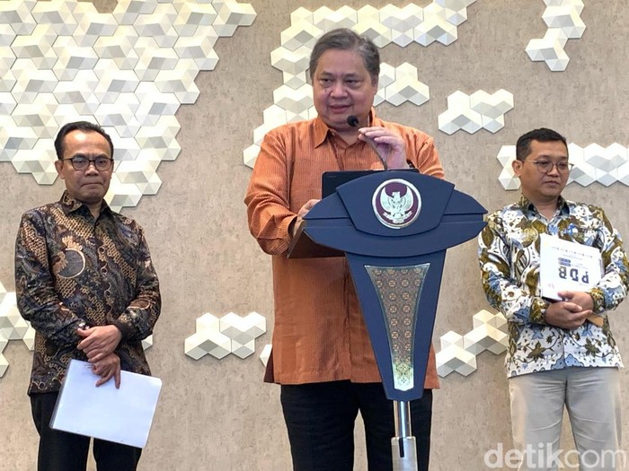 Ada Kabar THR & Gaji ke-13 PNS Tak Cair 100%, Airlangga: Akan Diumumkan