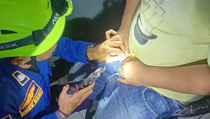 Duh! Pria Majalengka Panggil Damkar gegara Buru-buru Pakai Celana