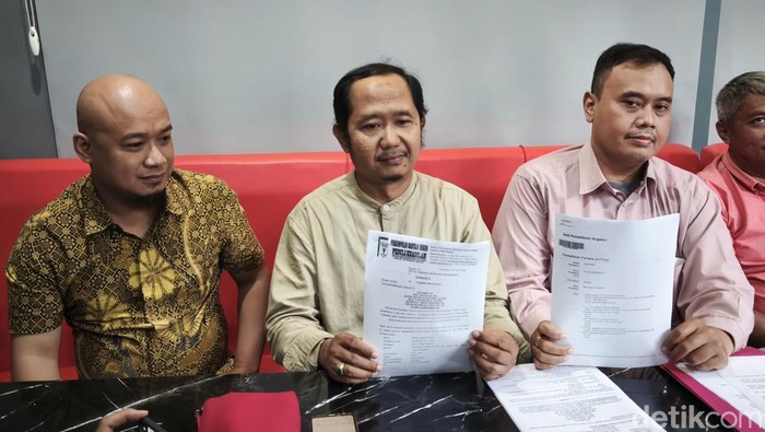 Jokowi Digugat Warga yang Kesulitan Beli Mobil Esemka