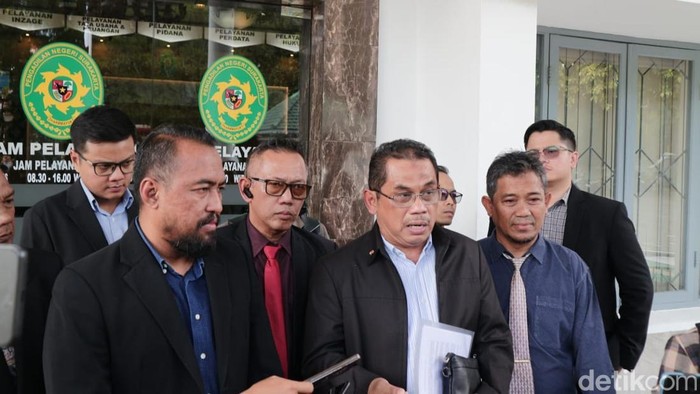 Jokowi Digugat Lagi, Kini soal Keaslian Ijazah SMA