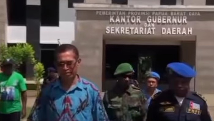 viral-petinggi-nrfpb-datangi-polda-kantor-gubernur-serukan-papua-merdeka