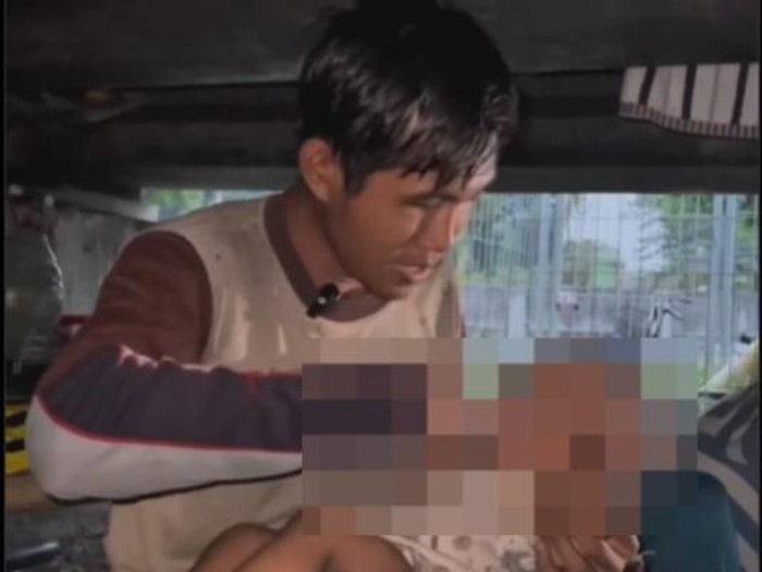 Ayah di Kolong Jembatan Sidoarjo Makan Seminggu Sekali Demi Beli Susu