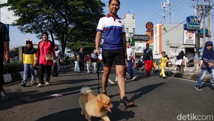 Agak Laen, Warga Bawa Bebek ke CFD Depok