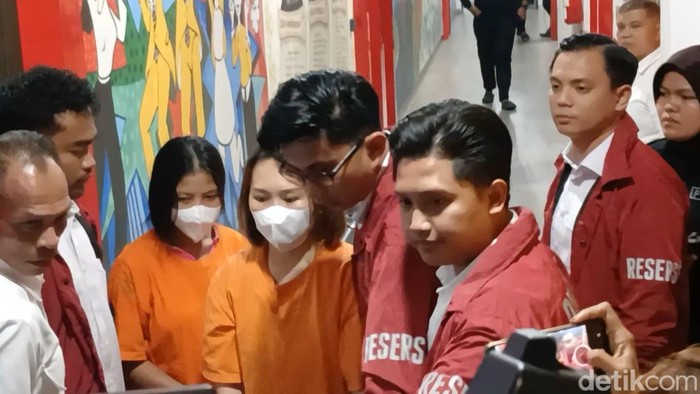 Roslina alias Rossa Fang Aniaya ART di Batam: Disuruh Makan Kotoran &amp; Dipukul