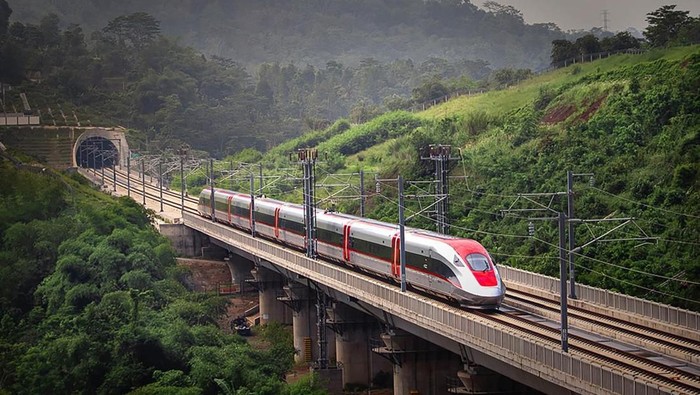 Danantara Turun Tangan Bereskan Utang Kereta Cepat