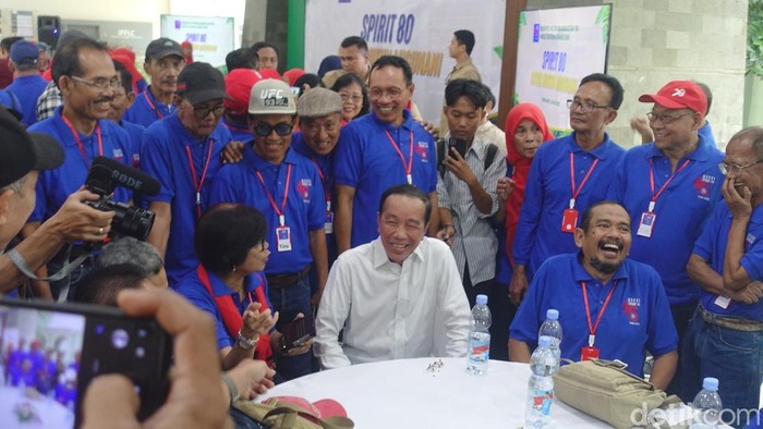 Jokowi Berkelakar soal Ijazah di Reuni Fakultas Kehutanan UGM