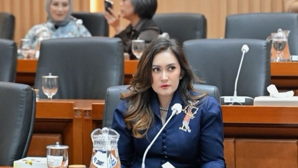 Janji Nafa Urbach Berikan Gaji-Tunjangan untuk Warga Dapilnya di Jateng