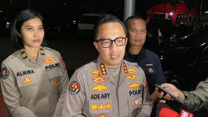 Massa Hendak Bakar Pos Polisi di Jalan Asia Afrika, Polisi Tembakkan Gas Air Mata