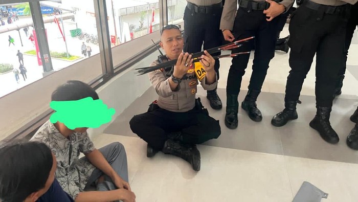 Pelajar Dicegat Ikut Demo di DPR Jadi 276 Orang, Ada yang Bawa Busur Panah