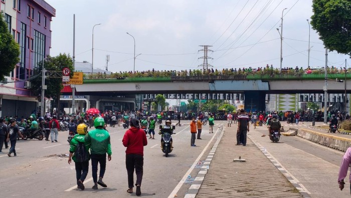 Situasi Terkini Simpang Senen Usai Massa Aksi di Markas Brimob Bubarkan Diri