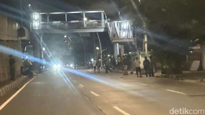 Dapat Serangan Tengah Malam, Polres Jakarta Utara Dibakar Massa
