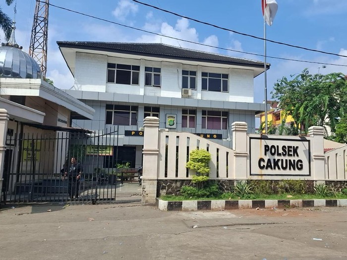 1-warga-kena-lemparan-batu-saat-polsek-cakung-diserang-segerombolan-otk