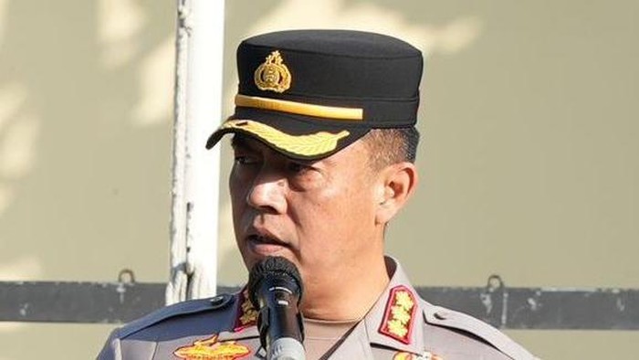 Mahasiswa Selamatkan Foto Pahlawan Nasional saat Gedung DPRD NTB Terbakar
