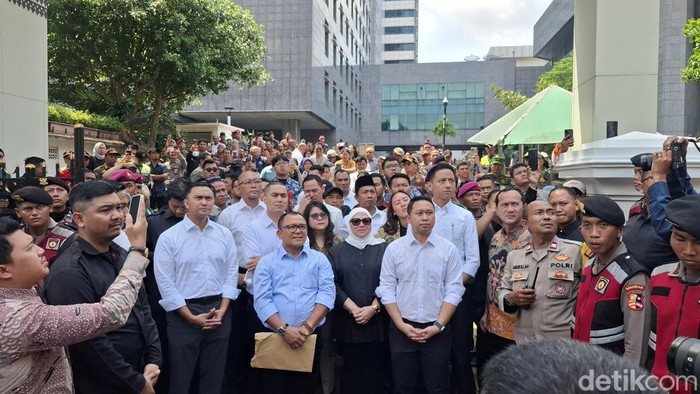 Temui Massa Demo, DPRD DKI Setuju Evaluasi Tunjangan Rumah Rp 70 Juta