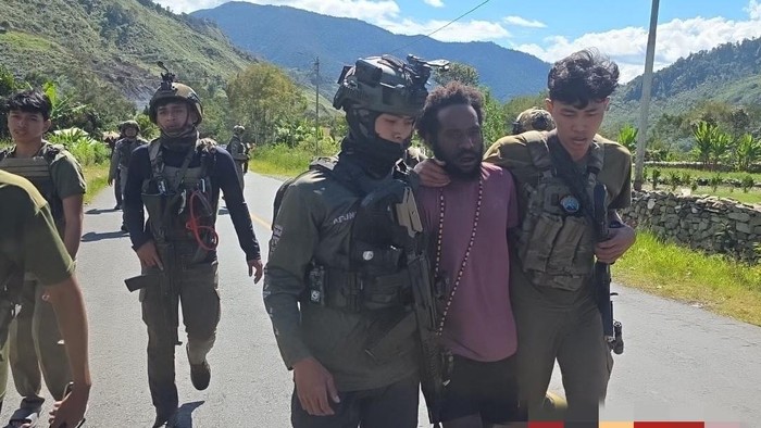 2-pemasok-senjata-api-amunisi-untuk-kkb-di-puncak-jaya-ditangkap