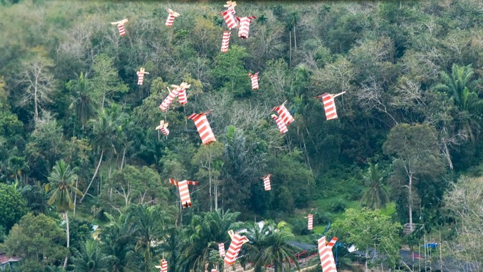TNI AU Kirim Helibox untuk Pengungsi Banjir di Aceh Tamiang