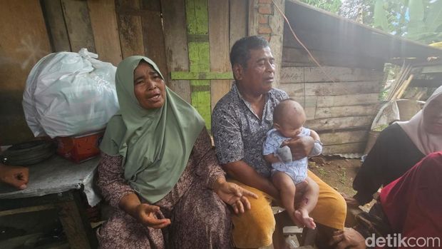 Cerita Haru Bayi di Agam Diselamatkan dari Lumpur Banjir Bandang